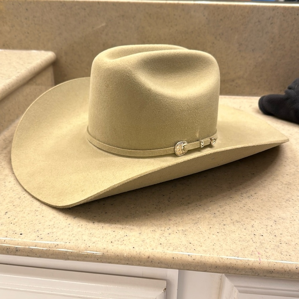 Stetson cowboy hat for men or women! Suede material